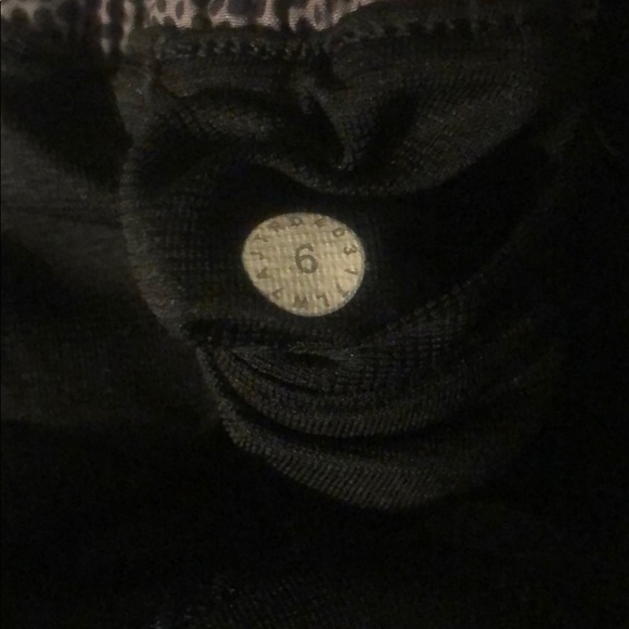 Lululemon Hotty Hot II Short in Dusky Lavender Dot - Picture 5 of 5